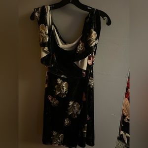 Off the shoulder velvet dress with flowers size XL